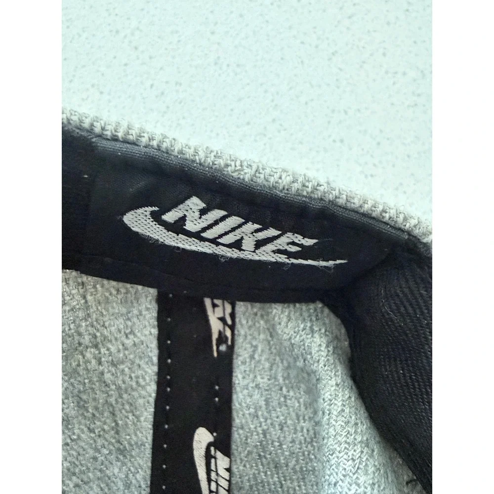 Nike SB Snapback Hat Grey Black Flat Brim Embroidered Logo Adjustable Cap